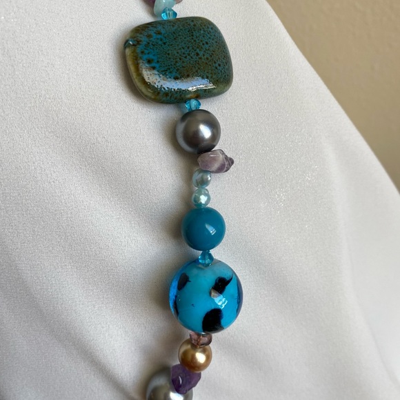 GORGEOUS glass bead and stone, turquoise colored 22” necklace - Picture 2 of 5